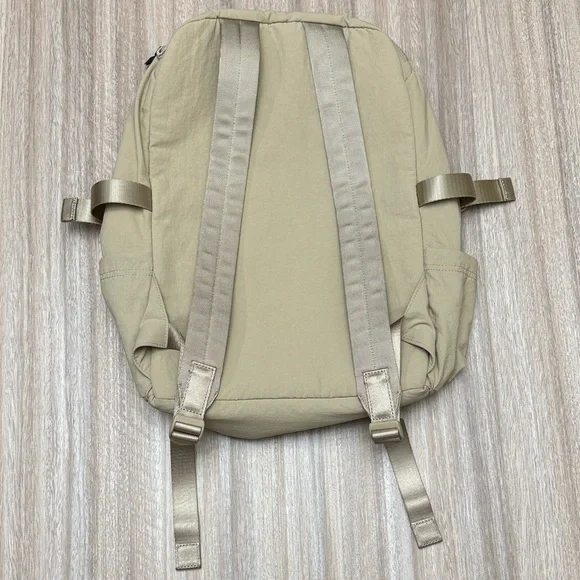 Lululemon New Crew Backpack in Color Trench 22L - Picture 4 of 16